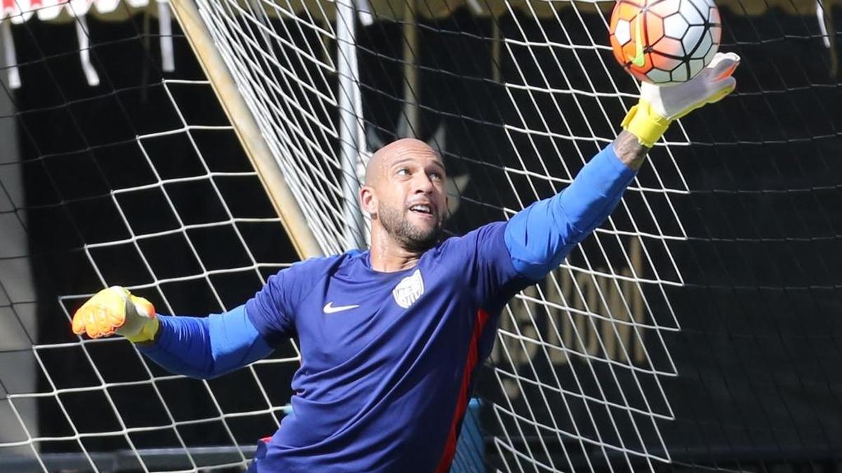 Tim Howard, llamado el “Secretario de Defensa” de Estados Unidos por sus salvadas en el Mundial 2014, se entrena el lunes en Miami.
