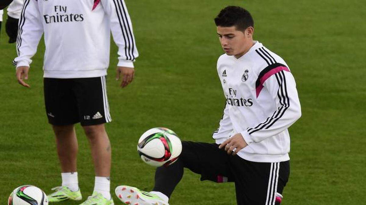
James Rodriguez domina el balón durante una práctica del Real Madrid en diciembre del 2014 en Rabat, Marruecos.
