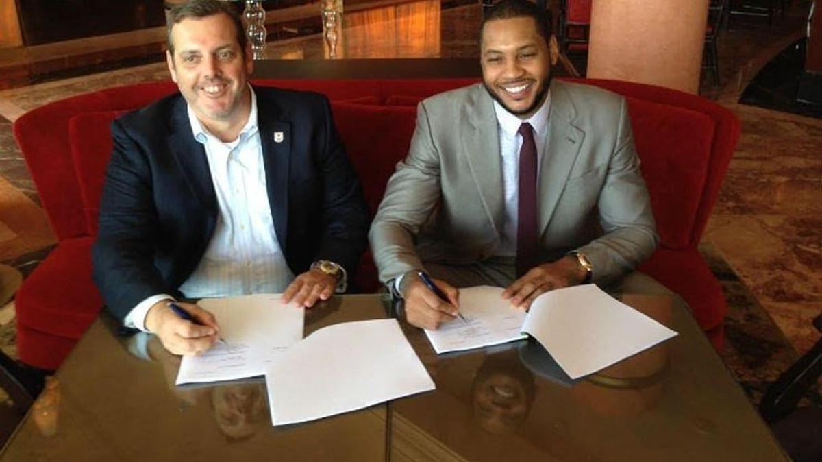 Bill Peterson y Carmelo Anthony.