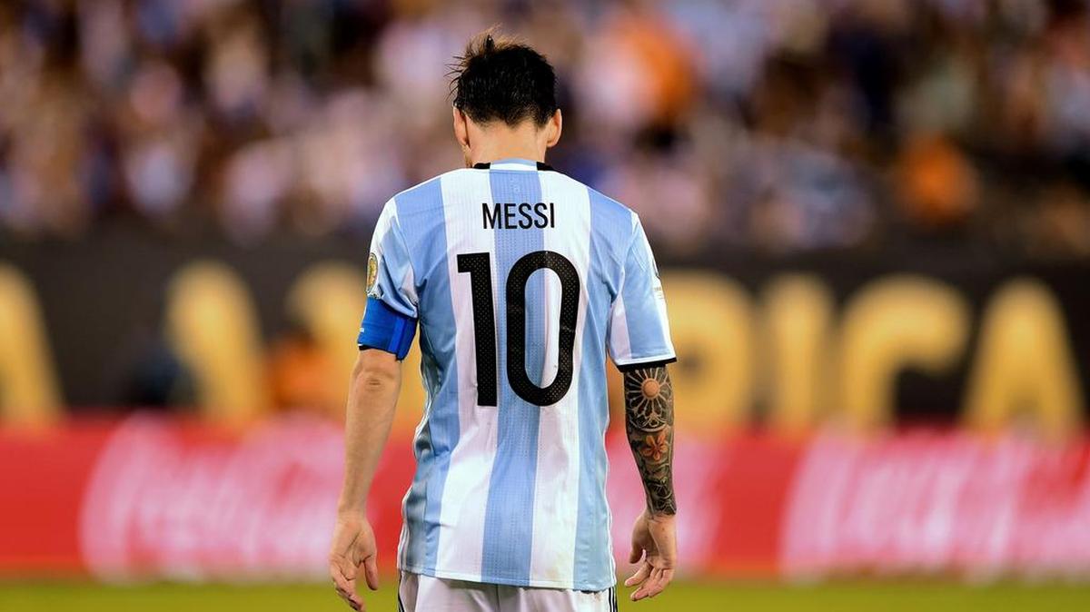 Lionel Messi anunció que dejaba la selección de Argentina tras la derrota ante Chile el domingo, en la final de la Copa América jugada en Nueva Jersey.
