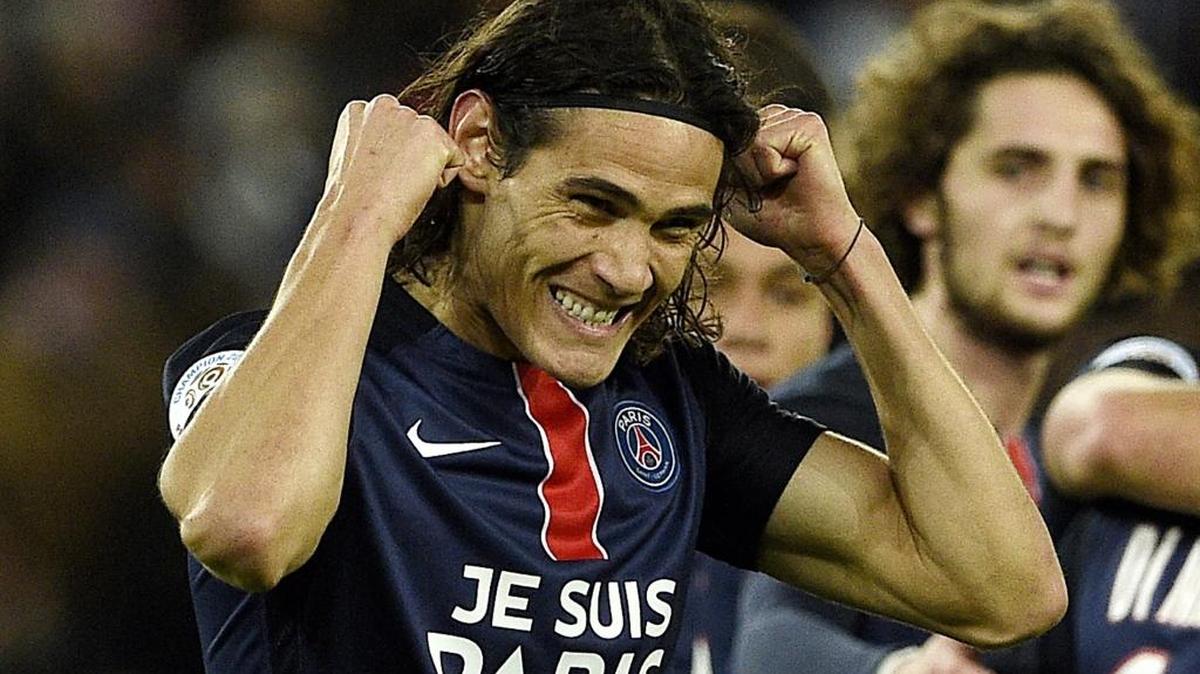 El delantero uruguayo Edinson Cavani celebra luego de anotar en la victoria de su equipo ante el Troyes, el 28 noviembre en París.