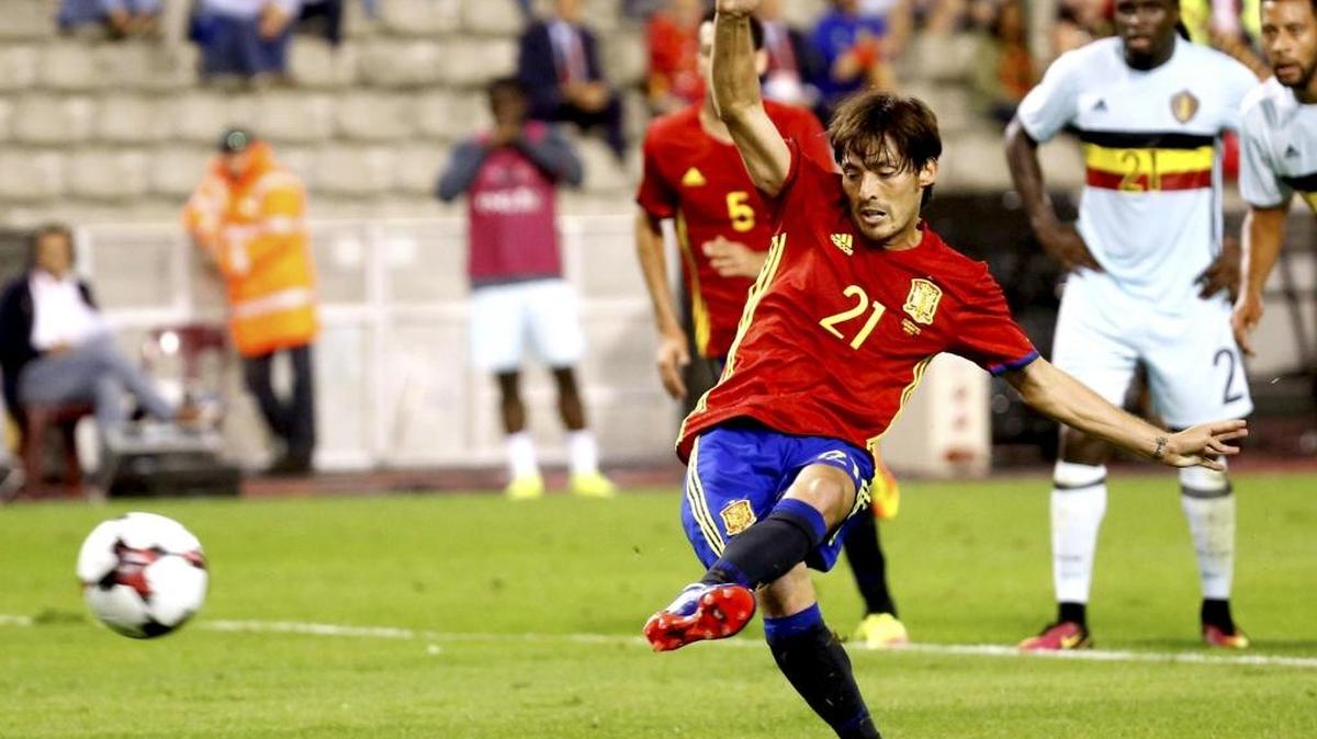 David Silva lanza el penalti y anota su segundo gol en el triunfo 2-0 de España frente a Bélgica, el pasado 1 de septiembre.