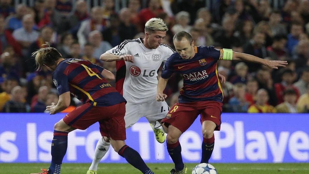 
Andres Iniesta (der.) es el último jugador lesionado del Barcelona. El mediocampista notó un pinchazo en el bíceps femoral el martes 29 de septiembre del 2015 contra el Bayer Leverkusen, en la Liga de Campeones.
