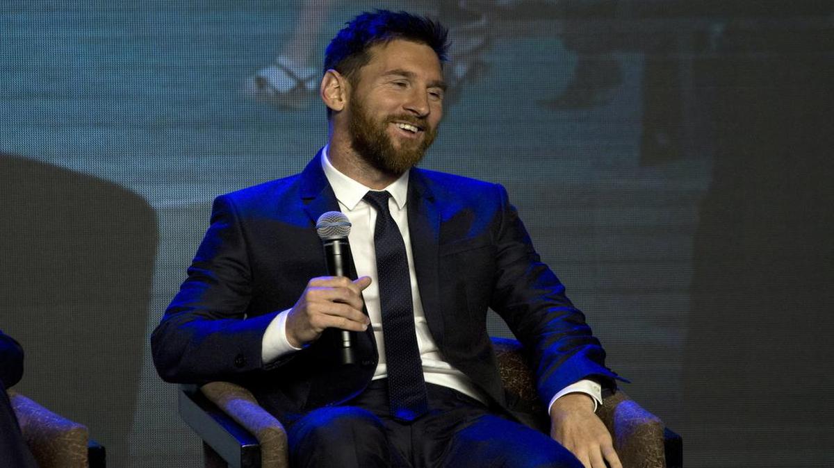 Lionel Messi sonríe ante las preguntas de los aficionados durante el lanzamiento del Parque Temático Messi en Beijing, en China, el 1 de junio del 2017.