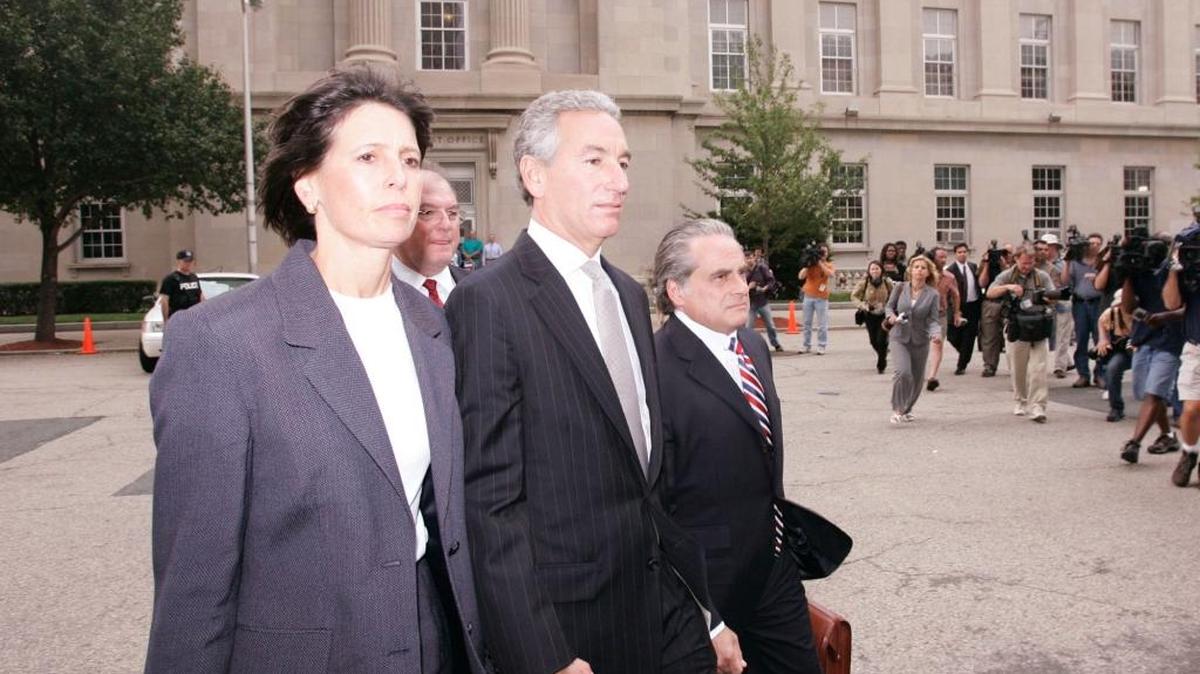 Charles Kushner (centro) en Nueva Jersey, en foto de archivo.