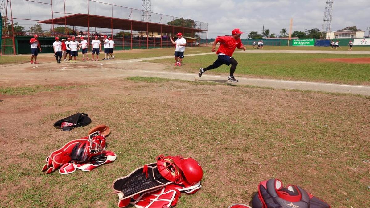 EL EQUIPO de España entrena el 11 de marzo del 2016 para la ronda clasificatoria al Clásico Mundial de Béisbol que tendrá lugar en Panamá del 17 al 22.