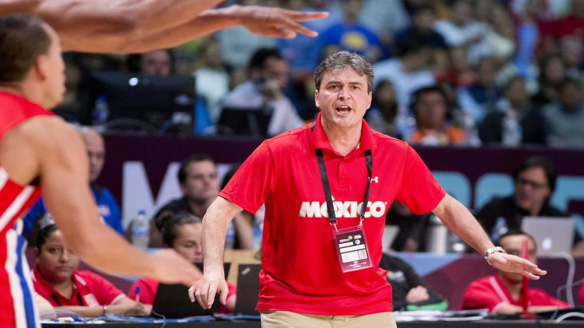 
El español Sergio Valdeolmillos, director técnico de la selección mexicana de basquetbol, fue suspendido un partido y multado con $8,000 por un reclamo a los jueces en el partido del miércoles ante Brasil, informo este jueves FIBA Américas.
