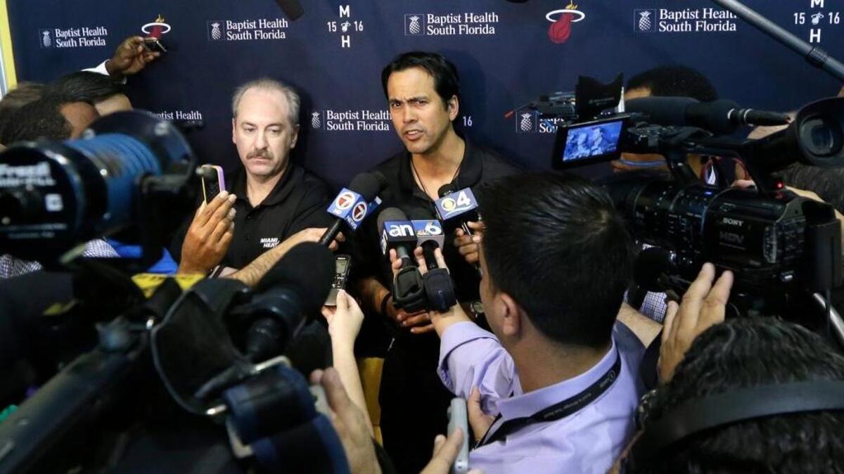 EL COACH de Miami, Erik Spoelstra, responde preguntas de la prensa el 17 de febrero en la AAA.
