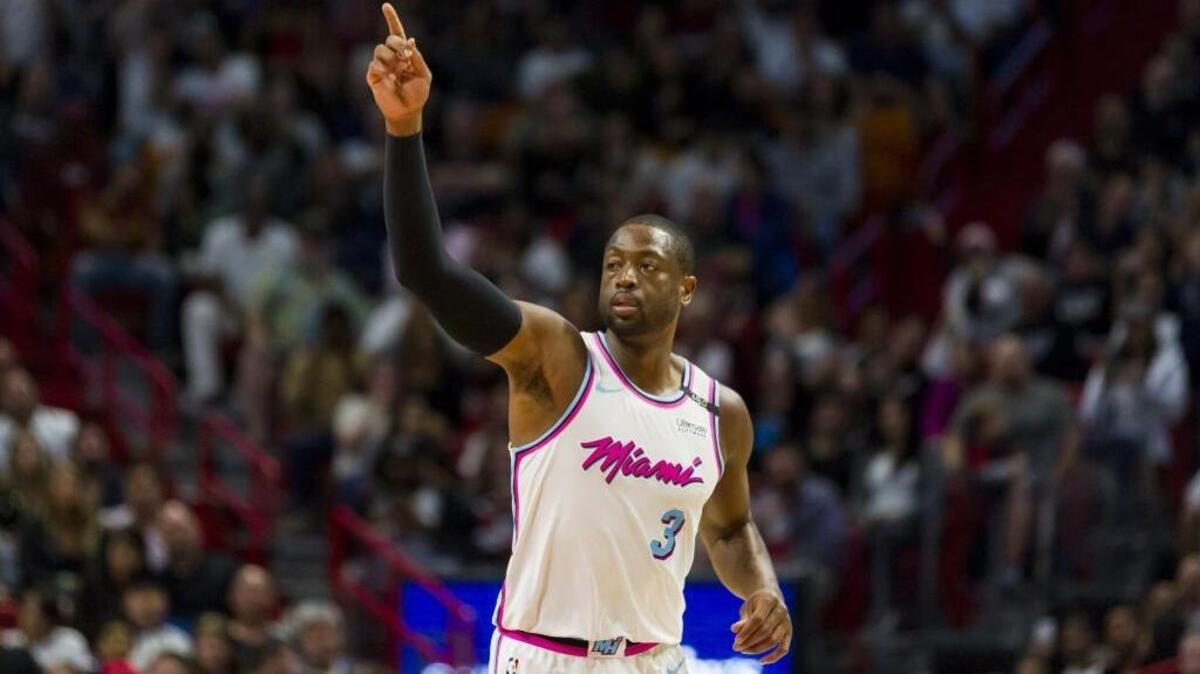 Dwyane Wade, del Heat, celebra despues de anotar una canasta ante los Wizards el 10 de marzo en el American Airlines Arena.