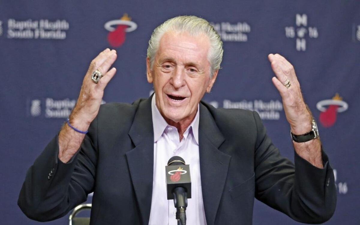 El presidente del Miami Heat Pat Riley habla con los medios de prensa sobre el futuro del equipo, este miércoles 18 de mayo en el American Airlines Arena.