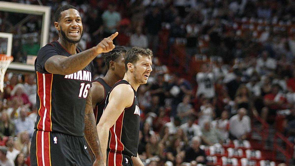Los nuevos capitanes del Heat James Johnson y Goran Dragic estuvieron a gran altura en el triunfo ante los Pacers el 21 de Octubre en el American Airlines Arena.