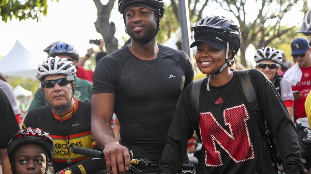 Dwyane Wade y su esposa Gabrielle Union en el Regatta Park en Coconut Grove, el sábado 17 de septiembre del 2016. Dwayne Wade lideró una bicicleteada de seis millas con el objetivo de unir a la comunidad.