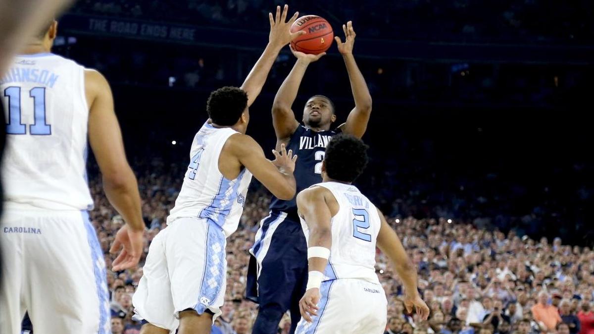Kris Jenkins realiza el disparo de su vida para darle la victoria a los Villanova Wildcats 77-74 sobre los North Carolina Tar Heels, en la final del campeonato nacional de la NCAA, el lunes 4 de abril del 2016 en Houston, Texas.