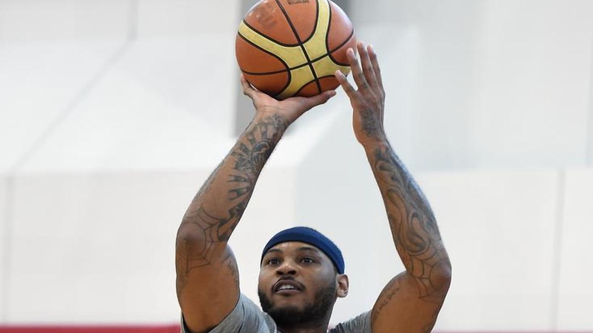 
Carmelo Anthony lanza al aro en una práctica con el equipo nacional de Estados Unidos, el 12 de agosto del 2015 en Las Vegas.

