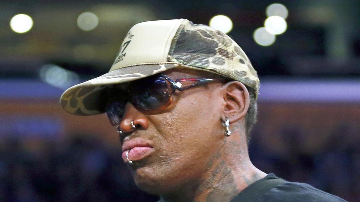 El exbasquetbolista Dennis Rodman, compañero de equipo del legendario Michael Jordan en los Bulls de Chicago en la década de los 90, fue arrestado por conducir ebrio, dijo este domingo la policía en Newport Beach, California.