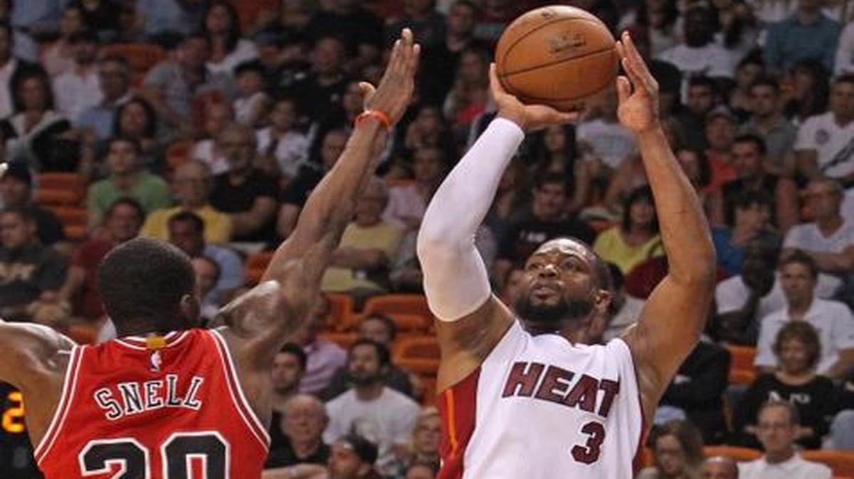 
Dwyane Wade se apresta a lanzar, el jueves.
