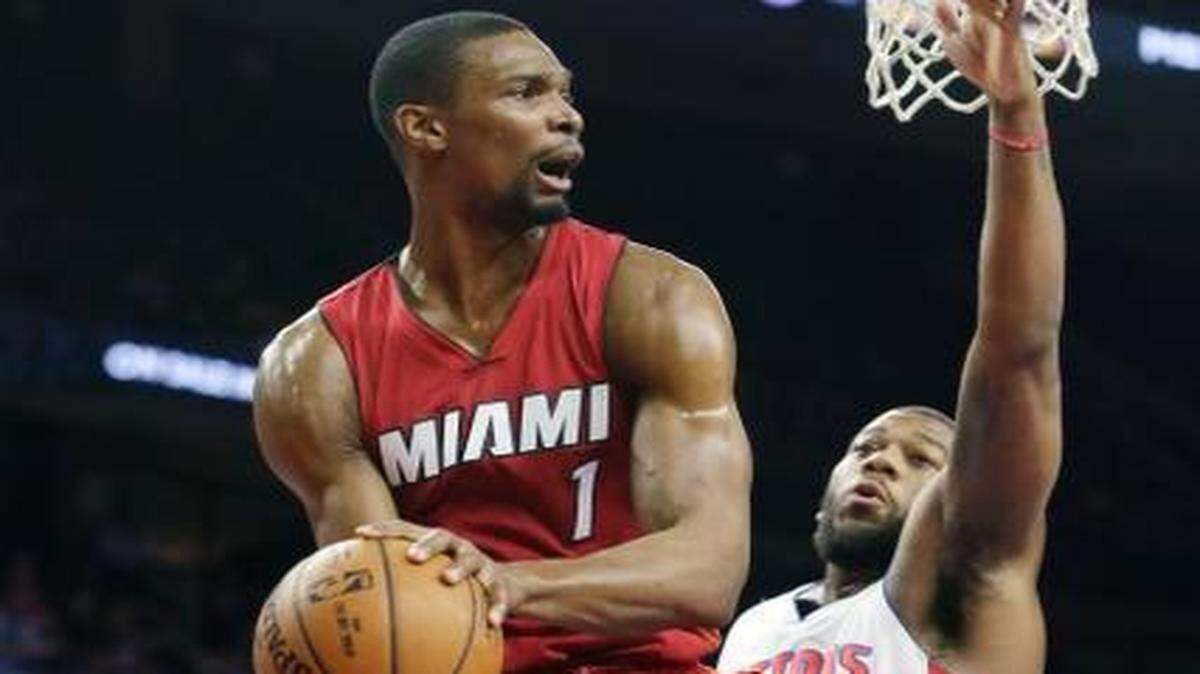 
Chris Bosh (#1) anotó 34 puntos y fue el mejor a la ofensiva por el Heat ante los Pistons, el martes.


