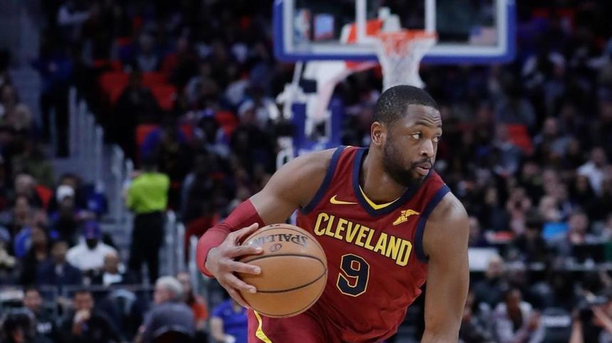 Dwyane Wade, de los Cavaliers, anotó ocho puntos este lunes contra los Pistons en Detroit.