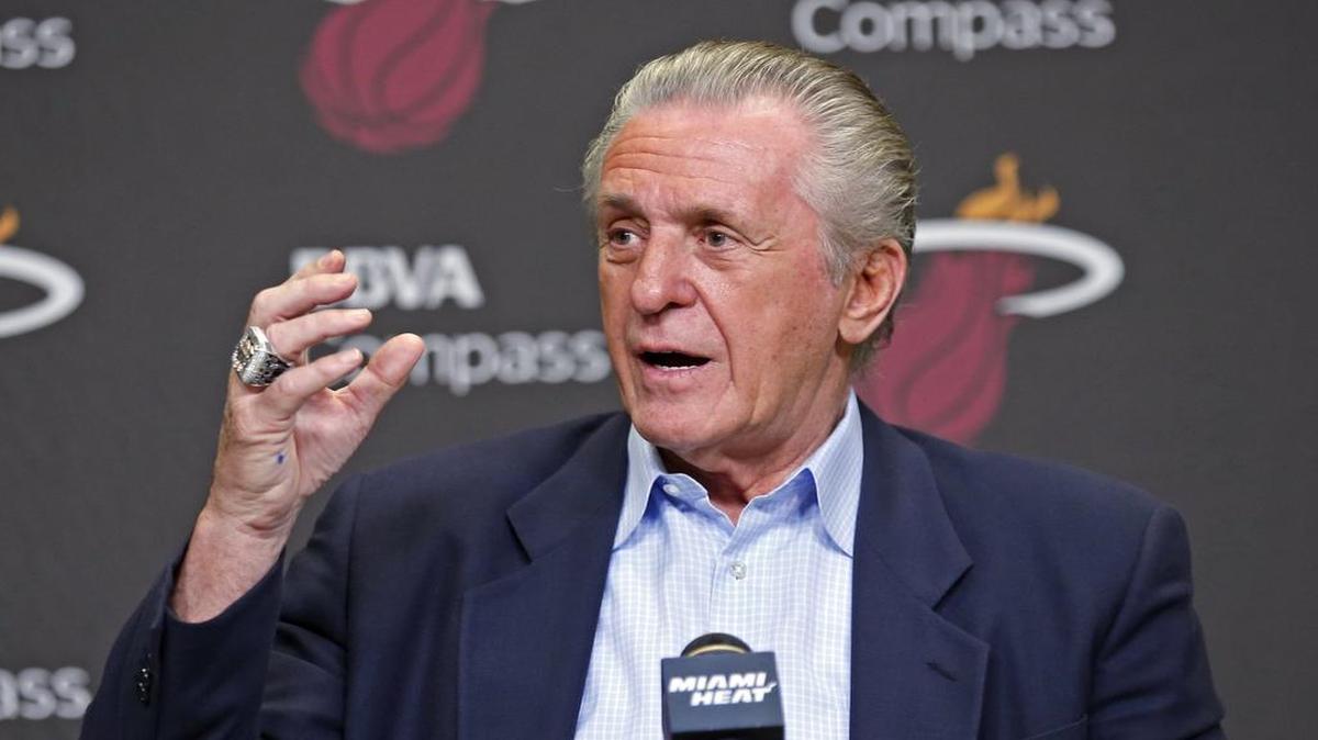 
El presidente del Heat Pat Riley habla a los medios el 19 de junio del 2014.
