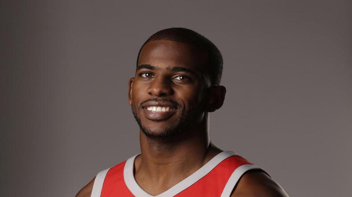Chris Paul, nuevo armador de los Rockets de Houston y presidente de la Asociación de Jugadores de la NBA, considera que no son oportunas las críticas vertidas por el presidente estadounidense Donald Trump contra Stephen Curry y los Warriors de Golden State.