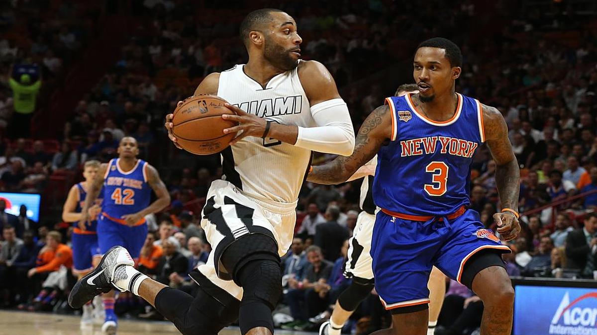 Wayne Ellington, del Heat, supera a Brandon Jennings, de los Knicks, en el AAA en Miami en diciembre pasado.