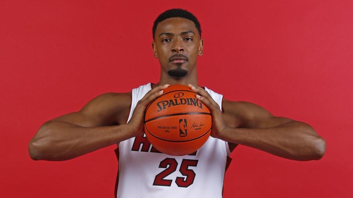 El delantero del Heat Jordan Mickey posa el Día de la Prensa American Airlines Arena.