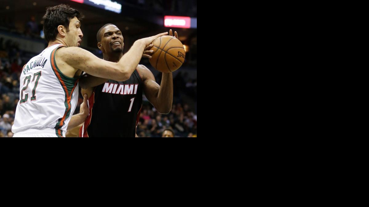 
Zaza Pachulia, de los Bucs, bloquea a Chris Bosh, del Heat, la noche del viernes.
