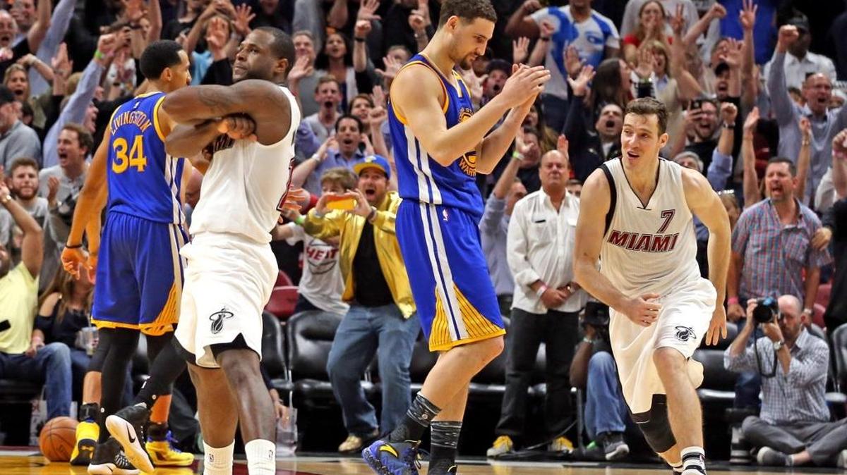 Dion Waiters se cruza de brazos a modo de celebración tras anotar el triple que le dio el triunfo al Heat sobre los Warriors el pasado 23 de enero en el American Airlines Arena.