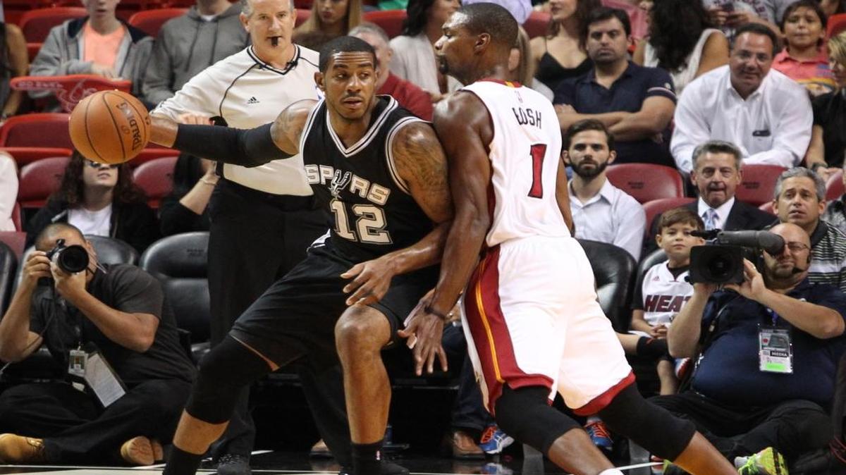Chris Bosh, del Heat, presiona a LaMarcus Aldrige, de los Spurs, en el partido de pretemporada, el 12 de octubre pasado en el AmericanAirlines Arena en Miami.