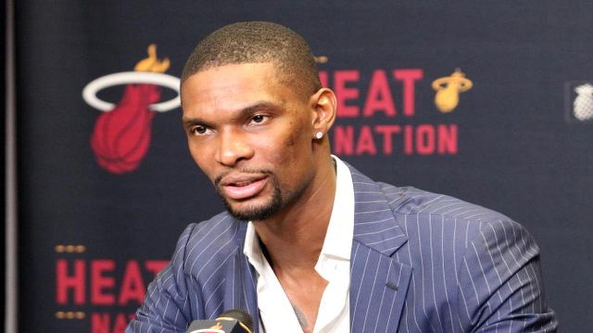 
El jugador del Heat Chris Bosh habla sobre su salud en una conferencia de prensa celebrada el lunes 9 de marzo del 2015, en Miami.


