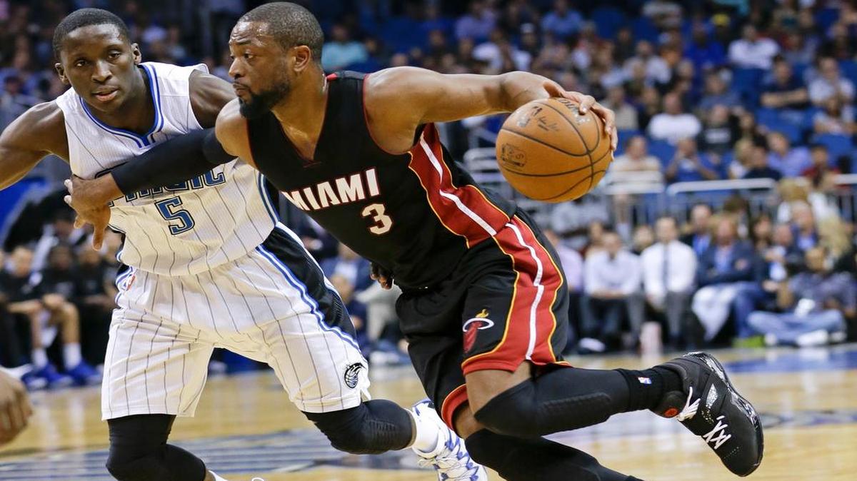 
Dwyane Wade (3) lleva la bola en un partido del Heat contra el Magic de Orlando, el 25 de febrero pasado.
