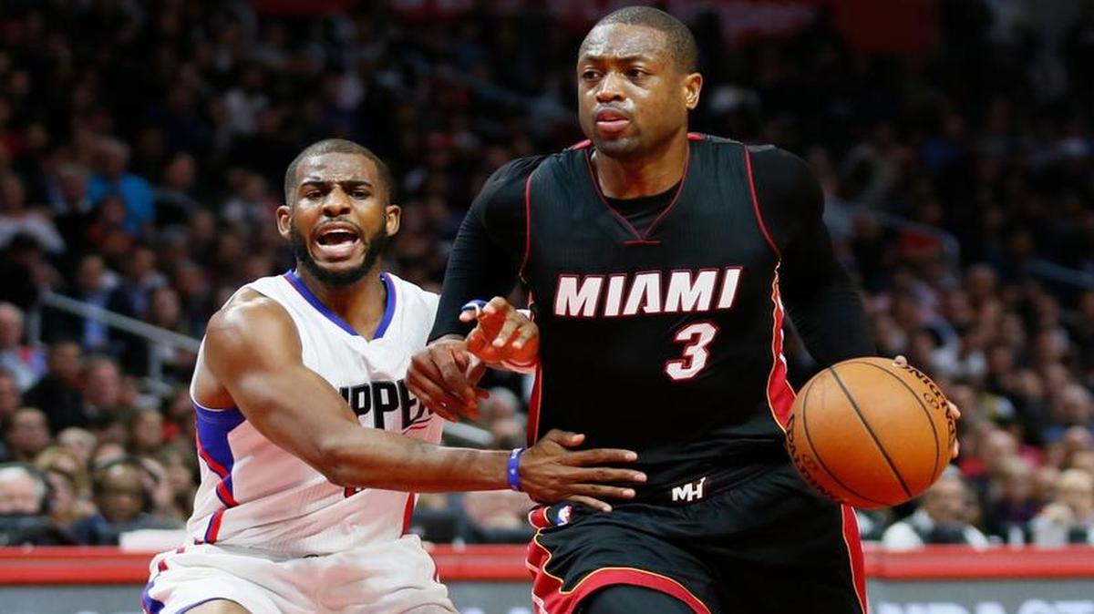 Dwyane Wade (der.), del Heat, supera a Chris Paul, de los Clippers, el 13 de enero pasado.