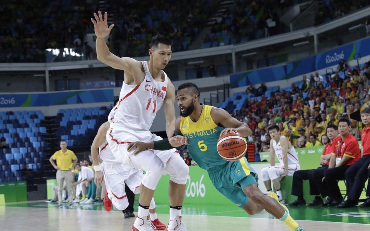 Yi Jianlian (#11) promedió 20.4 puntos y 6.6 rebotes en cinco partidos en los Juegos de Río, Brasil.