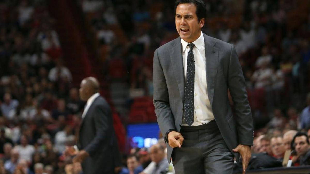 Erik Spoelstra, entrenador del Heat, reacciona en el partido contra los Pacers, en el AmericanAirlines Arena el 13 de diciembre del 2016.