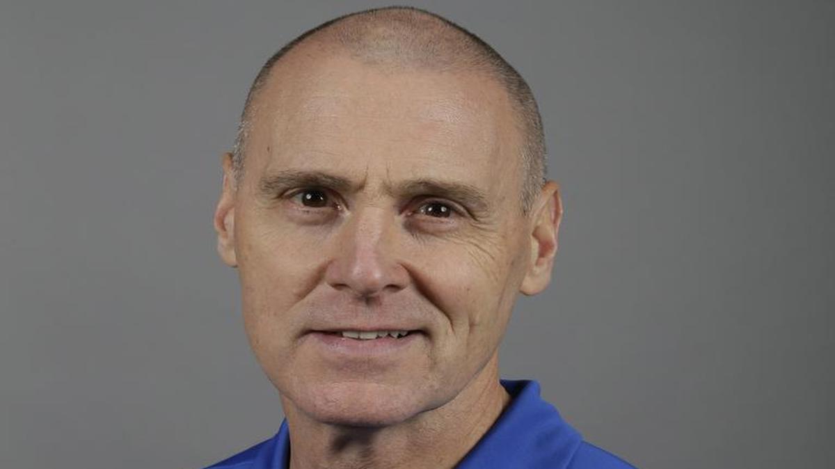 El coach de los Mavericks Rick Carlisle posa en el Día de la Prensa en la NBA, el 25 de septiembre del 2017 en Dallas.