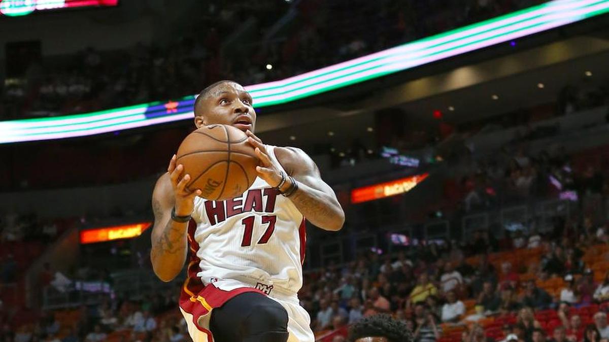 Rodney McGruder avanza al aro por el Heat en un partido contra el Magic, el 18 de octubre del 2016.