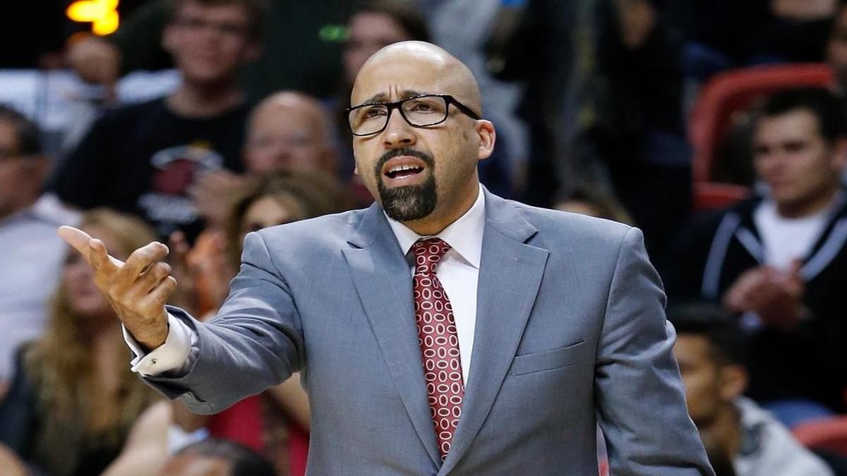 David Fizdale imparte instrucciones como entrenador asistente del Heat de Miami en un partido contra los Raptors de Toronto, el 2 de noviembre del 2014 en Miami.