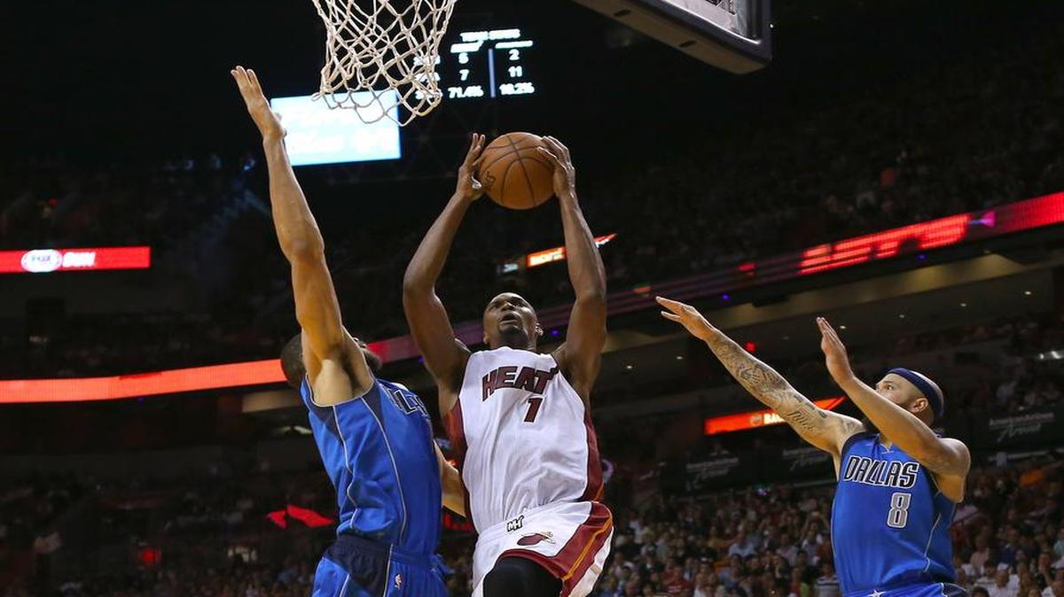 En esta temporada Chris Bosh ha jugado los 46 partidos del Heat y promedia 19.2 cartones, 7.6 rebotes, 2.5 asistencias y 33.6 minutos de juego.