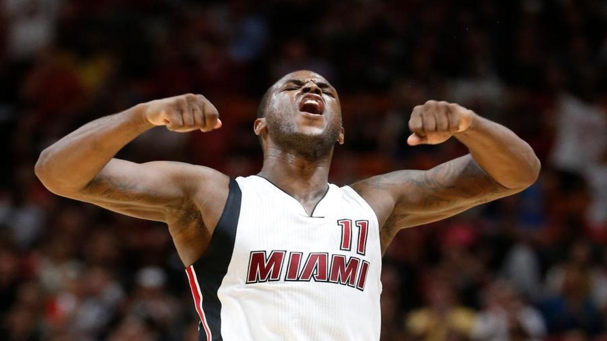 El escolta de Miami Dion Waiters celebra tras anotar un triple en los minutos finales del partido contra los Bucks, celebrado el sábado en Miami.