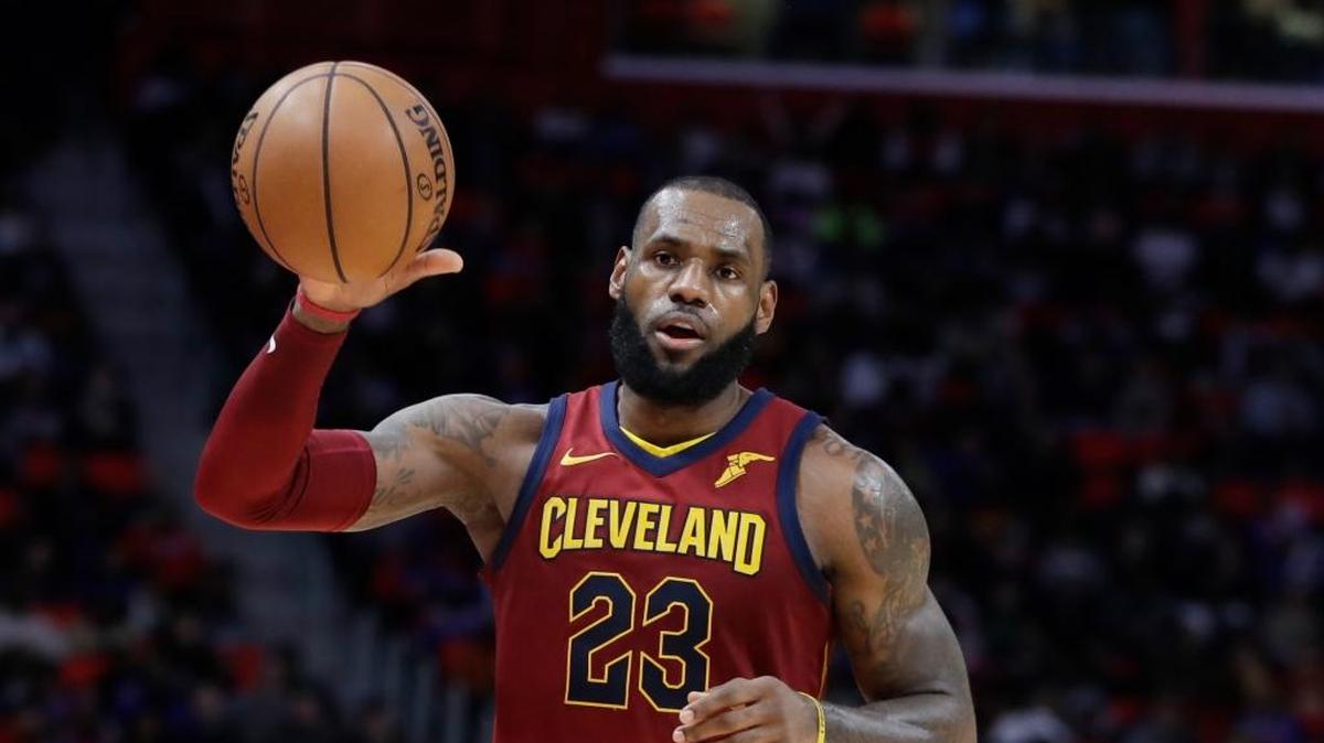 LEBRON JAMES eligió primero al delantero de los Warrios Kevin Durant y luego su excompañero en los Cavaliers Kyrie Irving, ahora en los Celtics, como el único hombre de su conferencia.