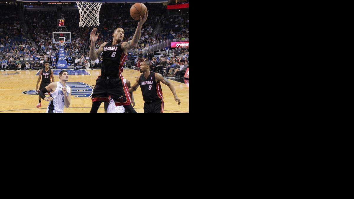 
MICHAEL BEASLEY captura un rebote contra Orlando el 20 de noviembre del 2013.


