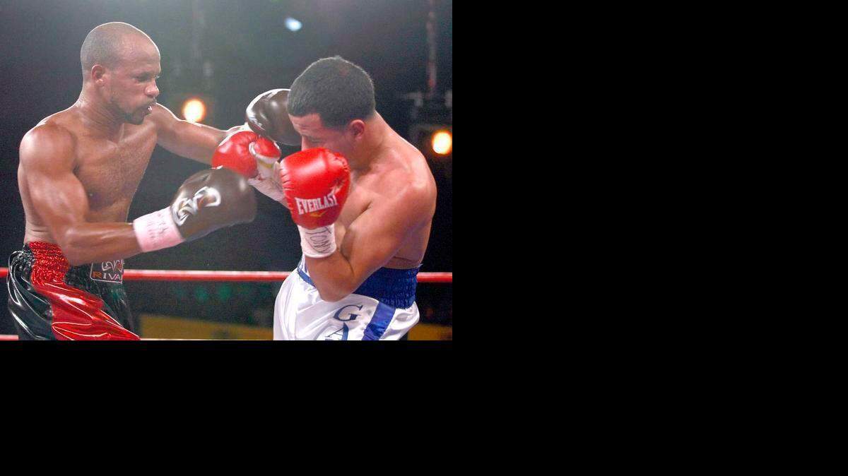 
YAN BARTHELEMY en su pelea contra Jorge Díaz en cartelera celebrada el 10 de octubre del 2009 en Nueva York.


