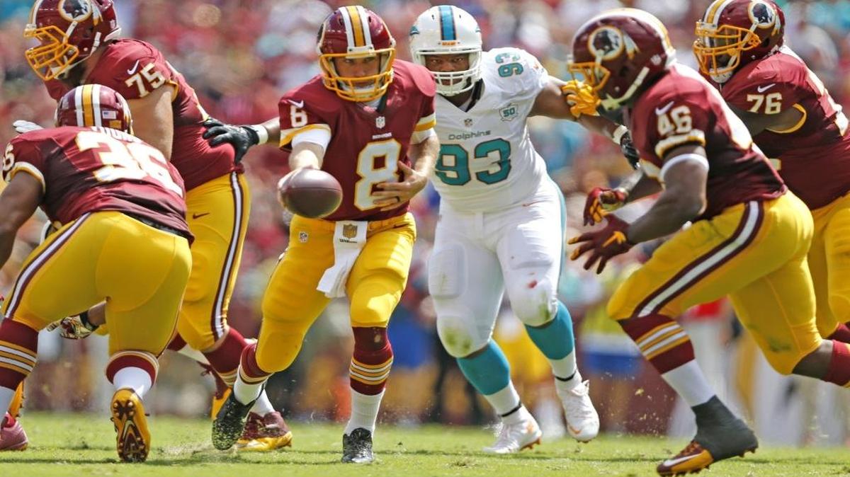 
Ndamukong Suh (93) corre para frenar a los Redskins en el triunfo de los Dolphins, el domingo.
