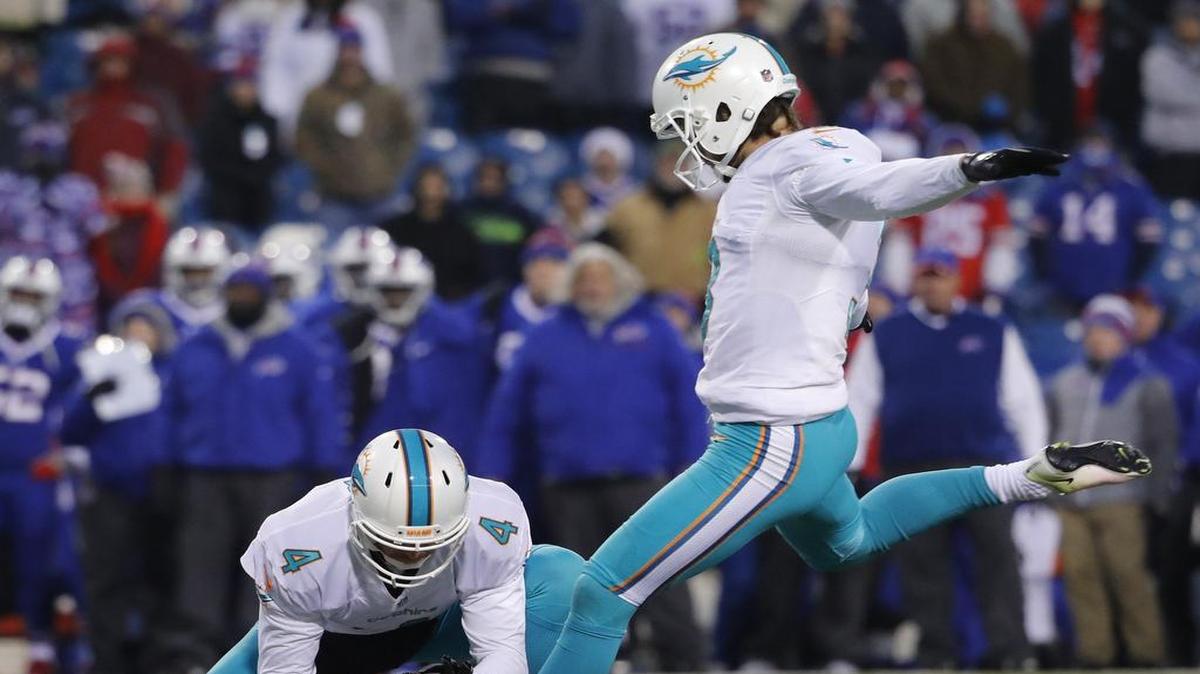 El kicker de los Dolphins Andrew Franks (#3) anotó el gol de campo que le dio el triunfo a su equipo ante Buffalo, el sábado 24 de diciembre.