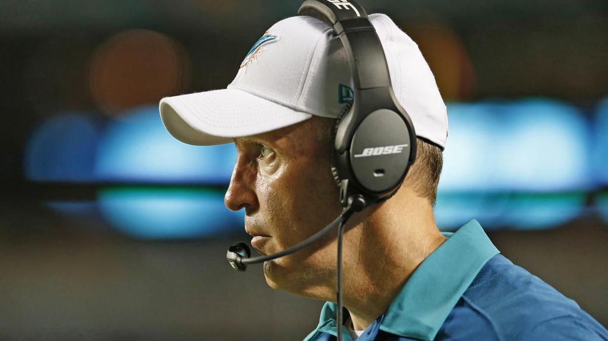 El ahora ex entrenador de los Dolphins, Joe Philbin. 
