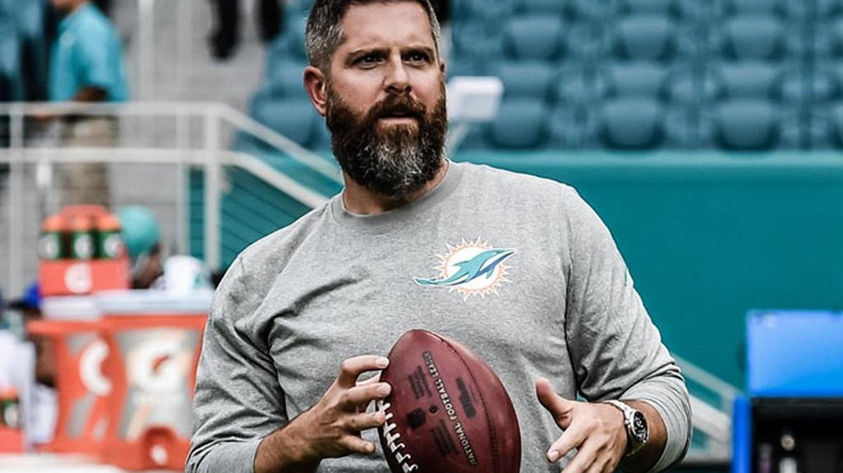 Matt Burke se desempeño como coach de linebackers en la temporada pasada y el jueves fue promovido a coordinador defensivo de los Dolphins.