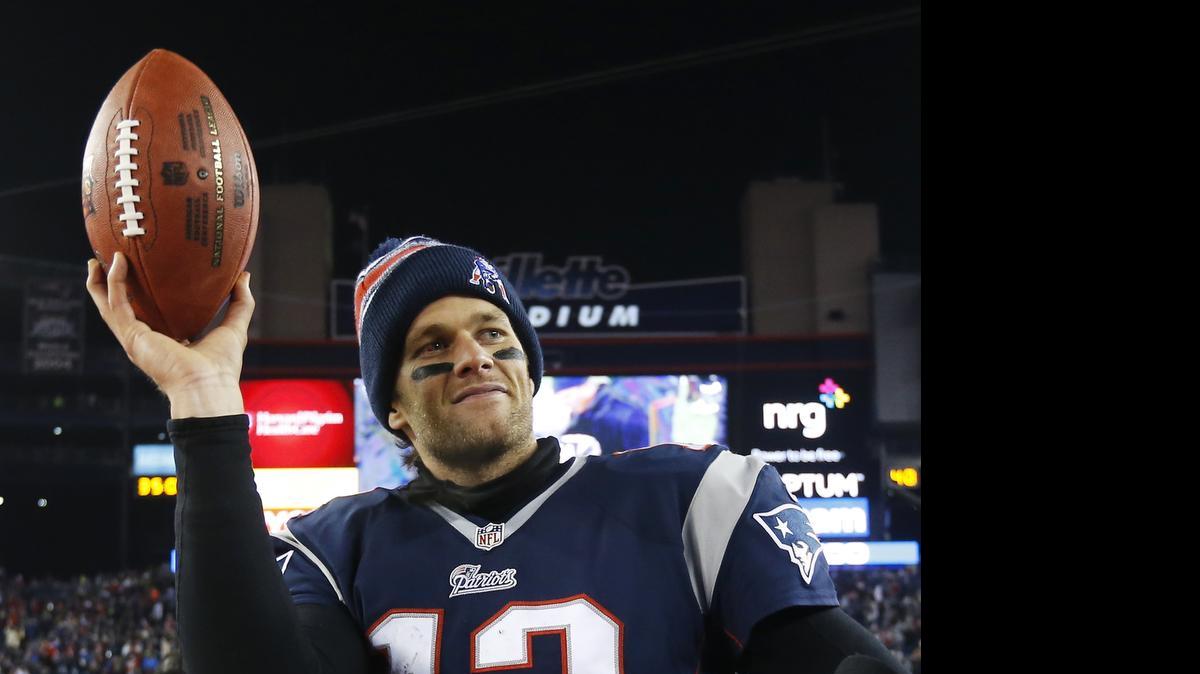 
EL QUARTERBACK de los Patriotas, Tom Brady, en partido frente a los Ravens, en Foxborough, Mass., en enero del 2015 
