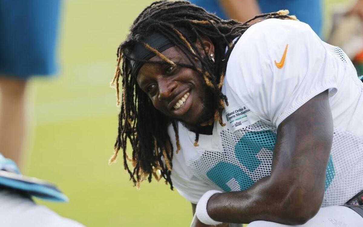 El RB Jay Ajayi se toma un respiro en el campamento de entrenamiento de los Dolphins, en julio pasado.