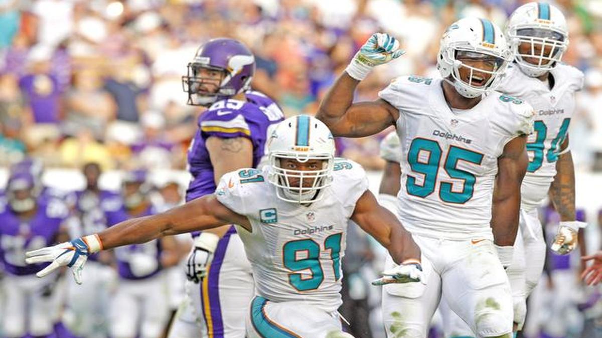 
Cameron Wake (91) celebra luego de haber derribado al quarterback de los Vikings, el domingo pasado en Miami.
