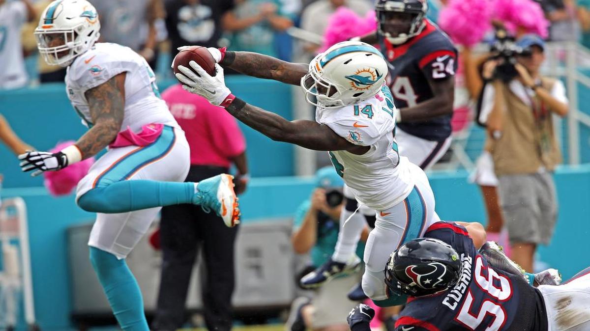 Jarvis Landry anota un touchdown, en una espectacular corrida en la que eludió a seis rivales, incluyendo a Brian Cushing, de los Texans. Los Dolphins vencieron 44-26, en el Sun Life Stadium en Miami, el domingo 25 de octubre del 2015.